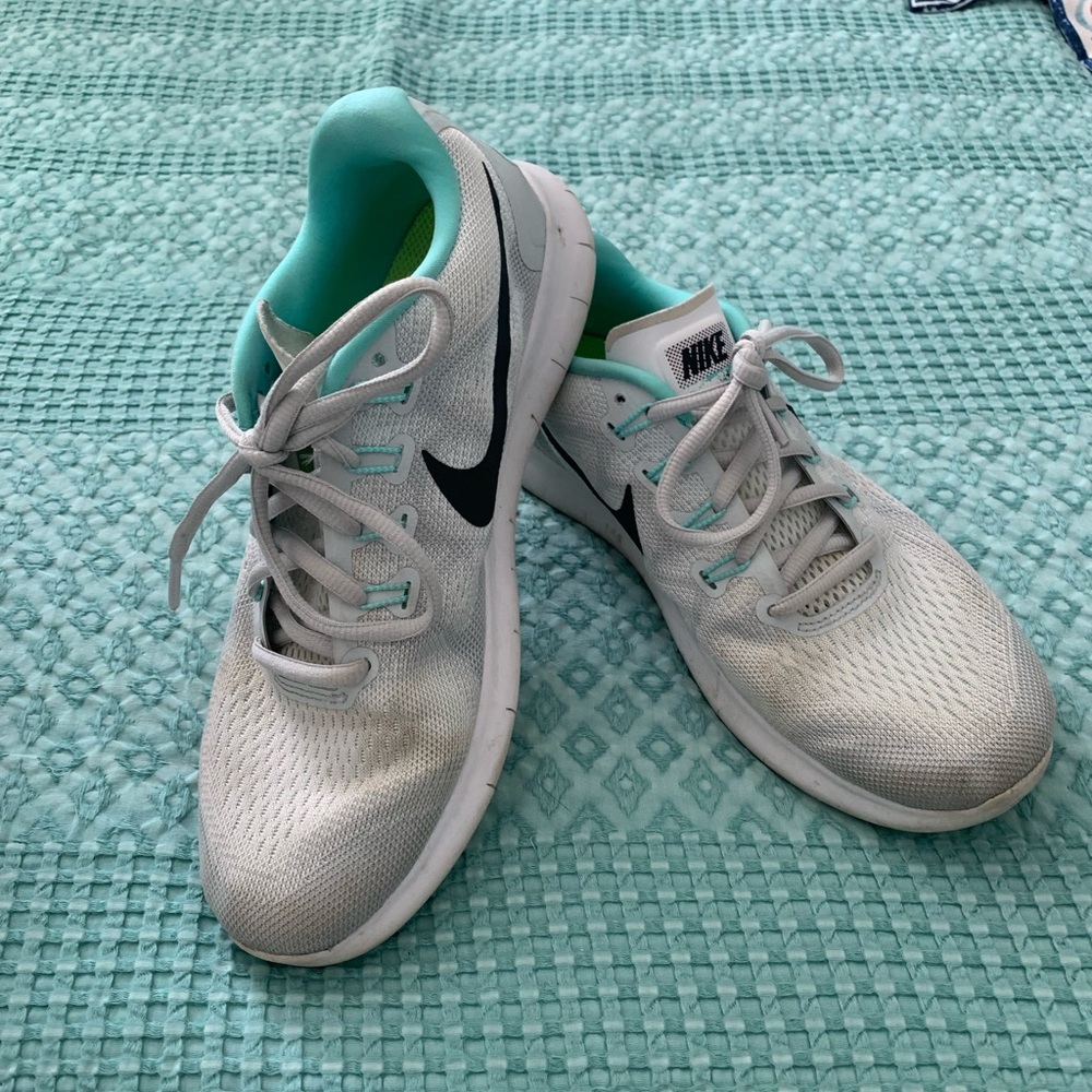 Women’s Nike Free Running Shoes Size 8